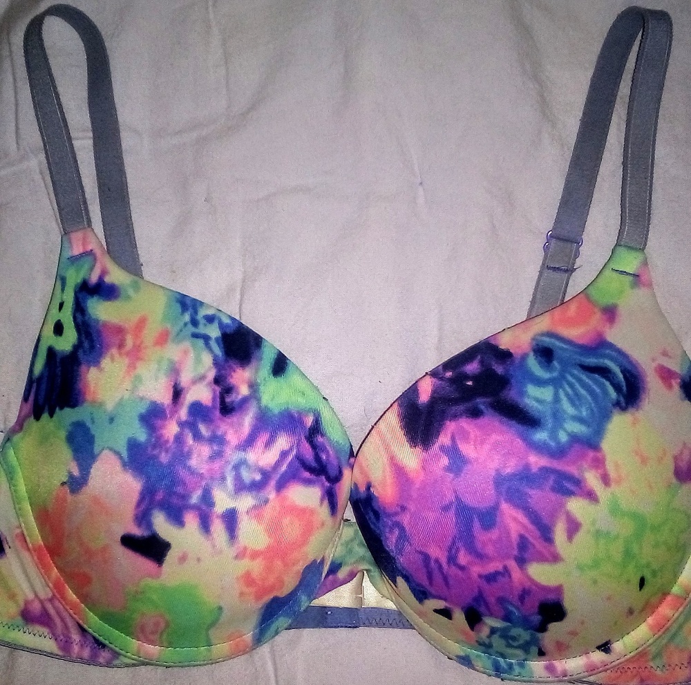 Victoria's Secret and PINK bras